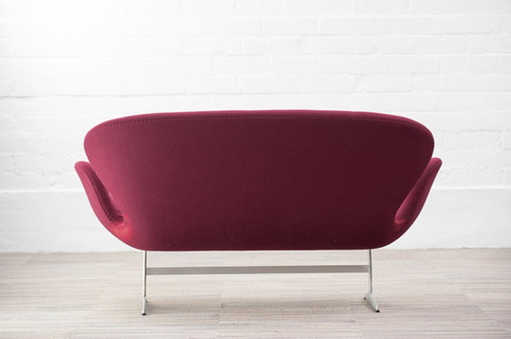 Image 1 of Fritz Hansen Schwanen-Sofa, 2-Sitzer