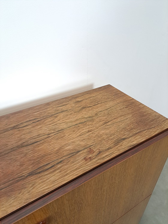 Image 1 of Meuble Palette Möbel en placage de bois de rose avec 4 compartiments et poignées rondes vintage