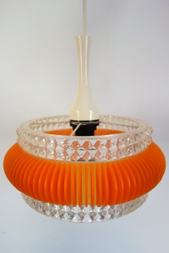 Space age chandelier in transparent plastic with orange 70s strip – Pendant lamps (photo 7 of 12)