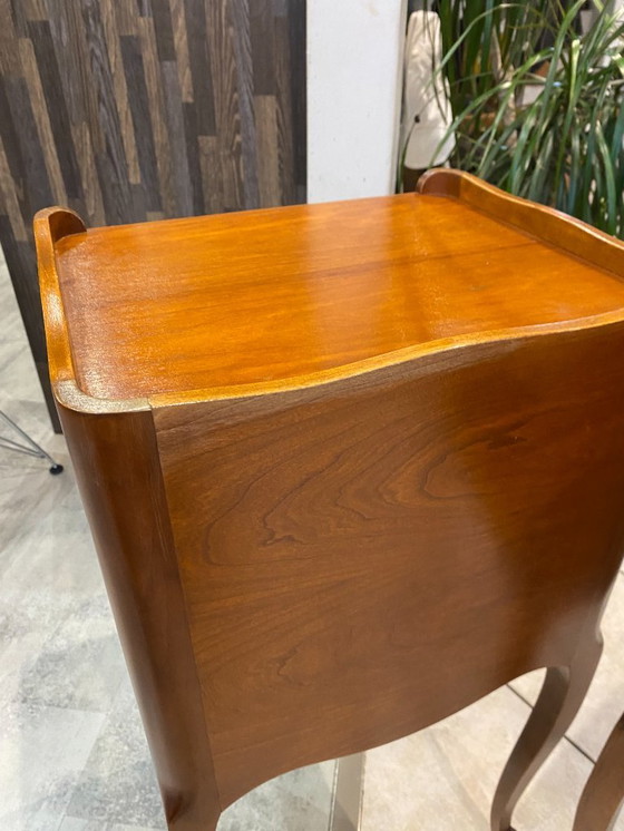 Image 1 of Coppia di comodini in stile Luigi XV con cassetto e nicchia