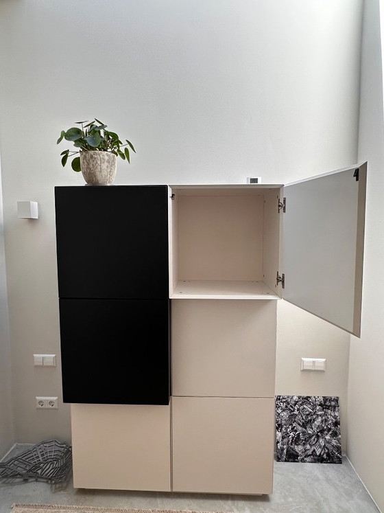 Image 1 of Pastoe Vision kast zwart/wit