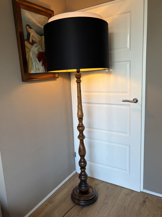 Lampada da terra vintage con base in legno e paralume nero – Lampade da terra, Metal, Textile (photo 2 of 6)