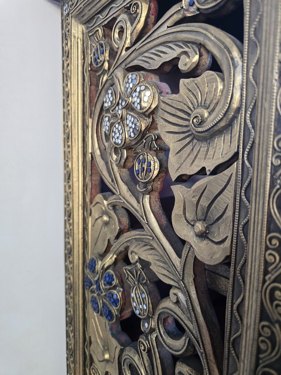 Image 1 of Exklusiver thailändischer Holzschnitzschrank mit Glasmosaik