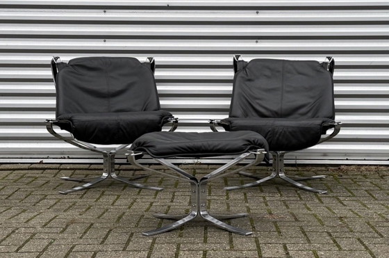 Image 1 of Set vintage Vatne Møbler Falcon di Sigurd Resell: 2 alti + 2 bassi + Hocker