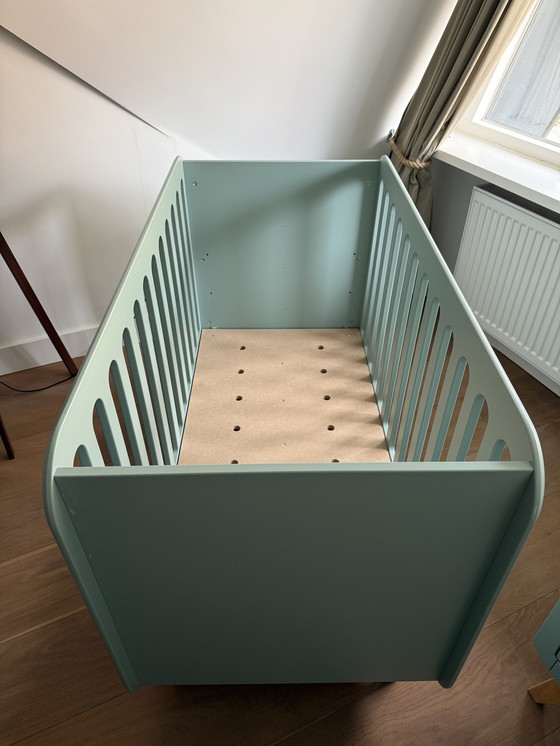 Image 1 of Lit et commode pour bébé