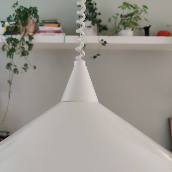 Image 1 of 2 lampade a sospensione vintage Ikea tipo T710 (1 bianca, 1 rossa), regolabili in altezza, modello cappello da strega