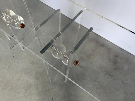 Messing en Lucite Console, jaren 70 – Plexiglass, Brass (photo 3 of 12)