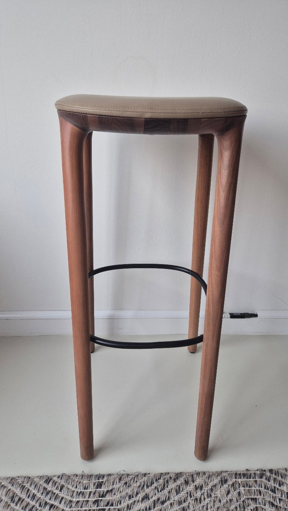 3 x Artisan Neva Hocker, 79 cm hoch, mit Ledersitz und schwarzer Fußstütze, in sehr gutem Zustand (photo 13 of 24)