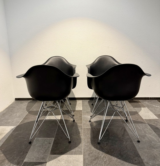 Image 1 of 4 chaises Vitra Eames DAR