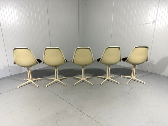 Image 1 of Cinco sillas La Fonda de Eames para Herman Miller, década de 1960.
