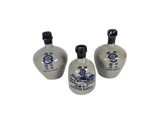 Image 1 of Japanse soja-flessen (3) - steengoed met zoutglazuur - Japan Shoyu’  - ‘Nippon Shoyu’ - Japan - 2e helft 20e eeuw