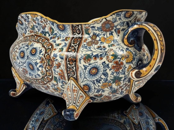 Jardinière en faïence Gien du 19ème siècle avec décor persan. – Vases, Porcelain (photo 2 of 11)