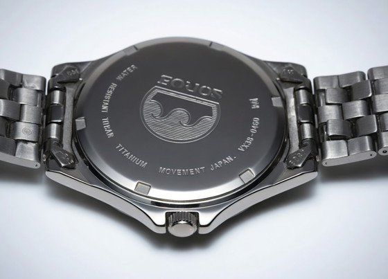 Image 1 of Reloj Lorus Titanium para hombre: ligero, resistente e impermeable.