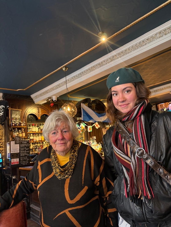 Image 1 of Gewapend glazen bijzettafel