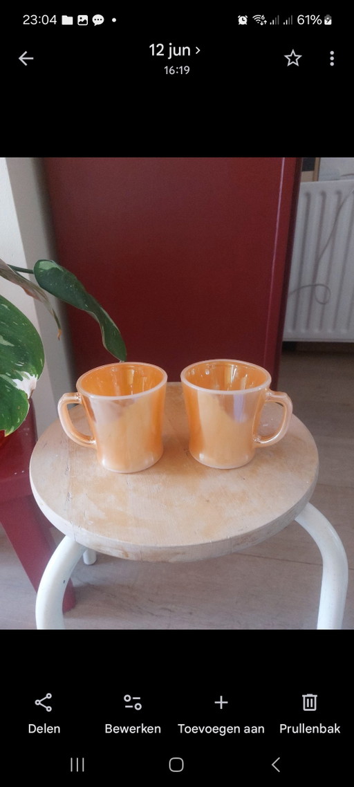 Deux tasses Ancor Hocking Fire King couleur pêche
