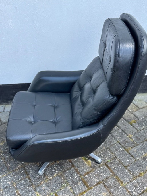 Chaise Vintage Bramia avec accoudoir et pouf