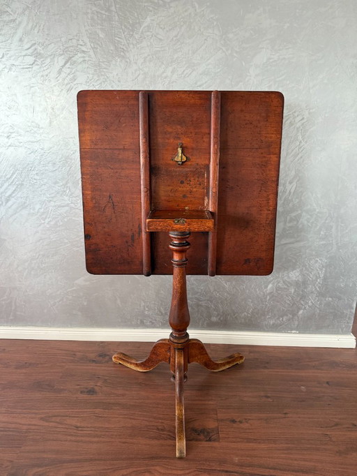 1 Table à manger anglaise ancienne