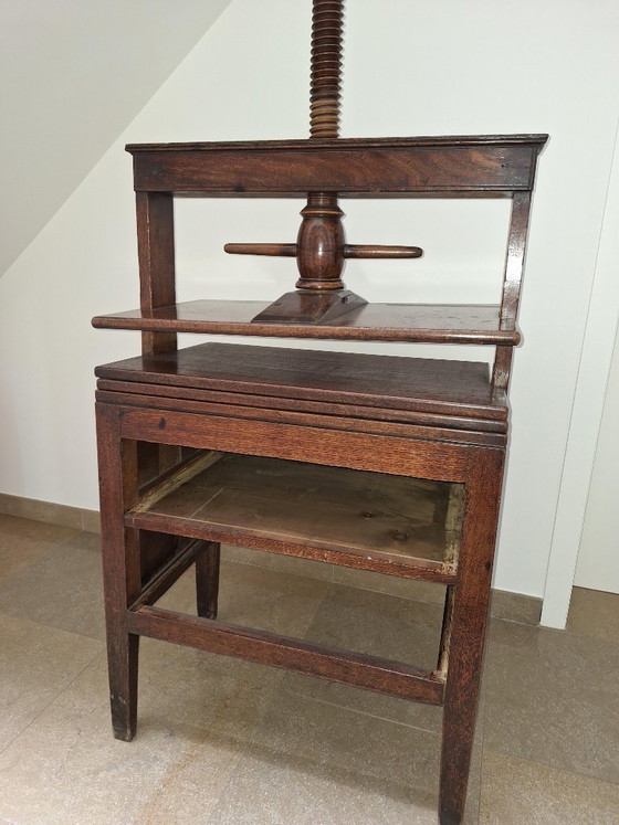 Image 1 of Armario antiguo para ropa blanca con 2 cajones grandes.