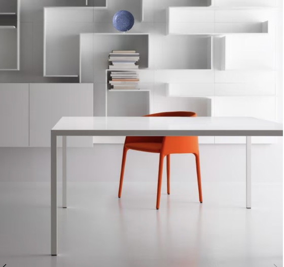 Image 1 of MDF Italia Tense Eettafel Wit,ontwerp van Piergiorgio Cazzaniga