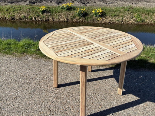 Zware kwaliteit teakhouten tuintafel 150cm - als NIEUW -