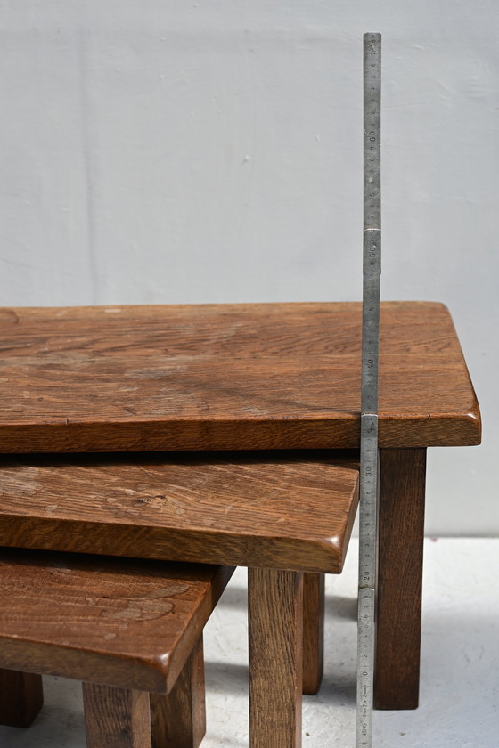 Image 1 of Vintage zwaar massief eiken bijzettafels – set van 3, rustieke minimalistische bijzettafels, handgemaakte hardhouten meubels.