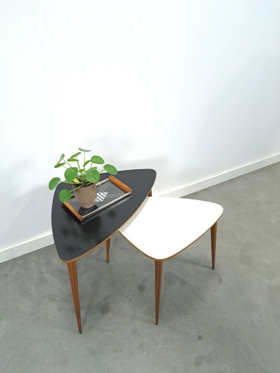 Image 1 of Set zwart wit tafel met houten poten Kaiser Köln