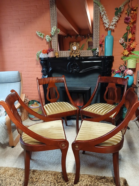 Set di quattro sedie da pranzo classiche a forma di gondola – Velvet, Wood (photo 4 of 15)