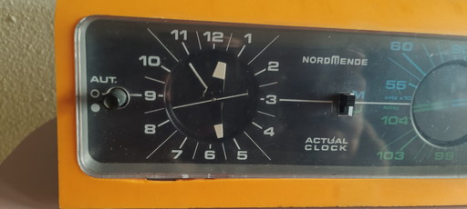 Radio reloj vintage Nordmende – Doble dial – Era espacial – Años 60 y 70