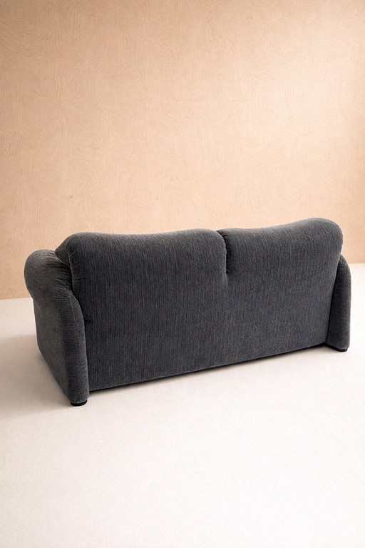Maralunga 2-zitsbank, Cassina Vico Magistretti, eerste editie 1973, alpaca fluweel. Standaard banken.
