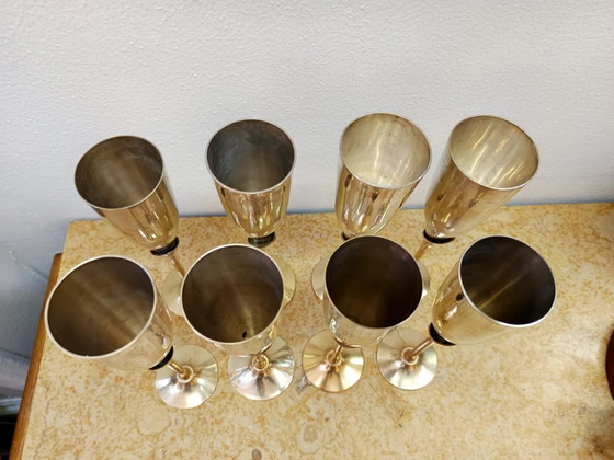 Image 1 of 8 champagneglazen van metaal en messing in Hollywood Regency-stijl uit 1970