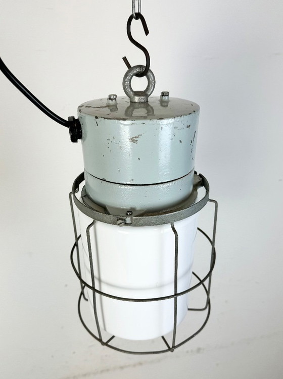 Image 1 of Lampada industriale a gabbia in alluminio con vetro opalino di Elektrosvit, anni '70