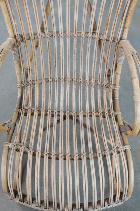 Image 1 of Sillón de ratán de diseño holandés de los años 50 con respaldo alto.