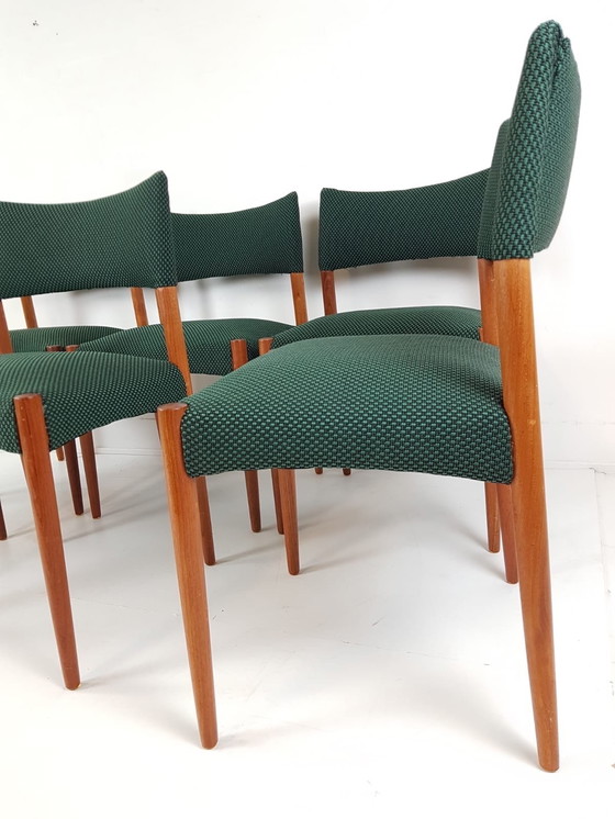 Image 1 of 6 vintage Deense stoelen nieuw gestoffeerd groene Grape 