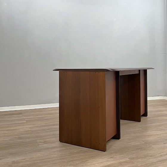 Escritorio ejecutivo "Artona" de madera de nogal con vetas de Afra y Tobia Scarpa para Maxalto, 1975. – Wood (photo 7 of 15)