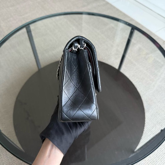 Image 1 of Sac Chanel Classic Flap moyen - 25 cm, en agneau matelassé noir, finitions argentées, série 12