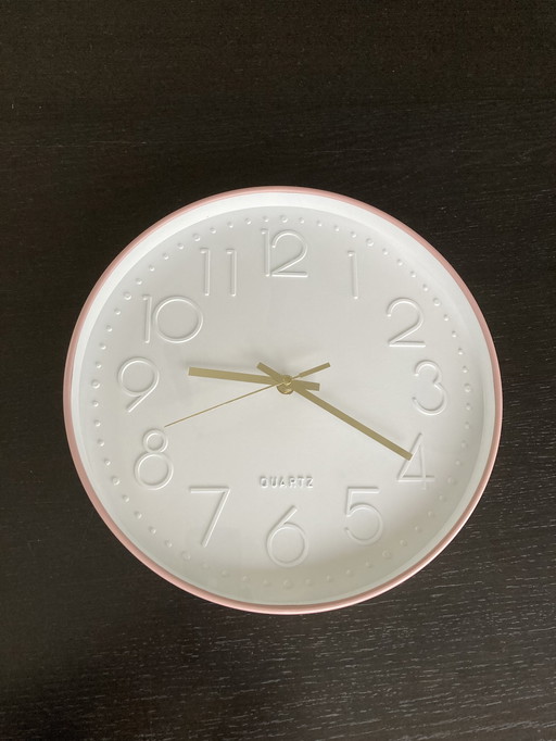 Modern light pink wall clock, Quartz brand