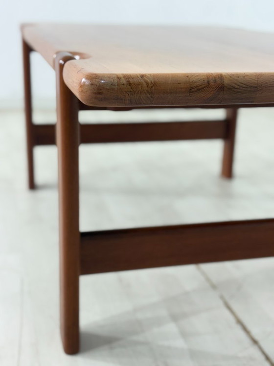 Table d'appoint danoise design milieu du siècle / Table basse en teck / Table d'appoint années 1960 / Table (photo 10 of 15)