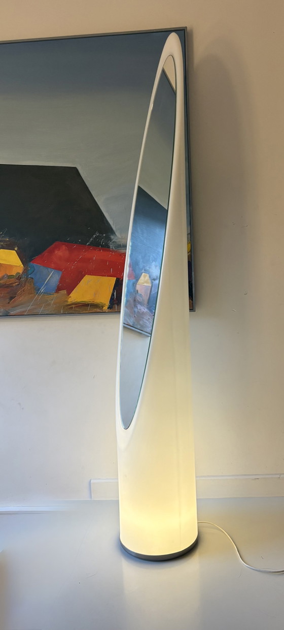Image 1 of Miroir sur pied avec éclairage style Unghia