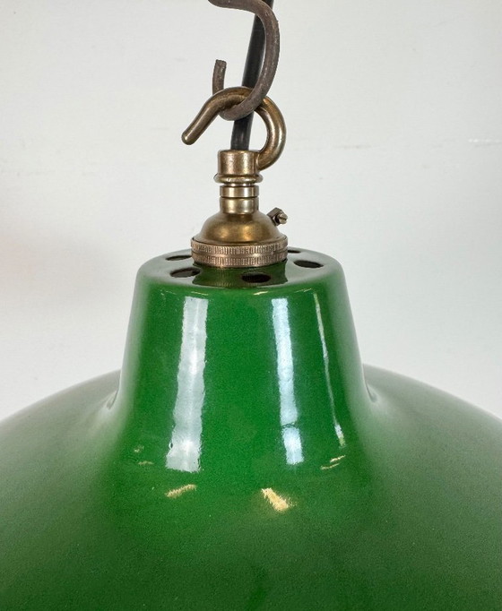 Image 1 of Industriële groene emaille fabriekshanglamp van Revo, jaren 50