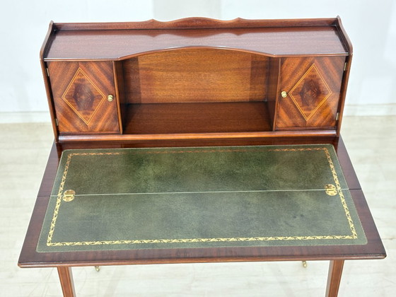 Secrétaire élégant de style Sheraton ancien avec plateau en cuir / Bureau des années 1960 / Secrétaire style (photo 9 of 17)