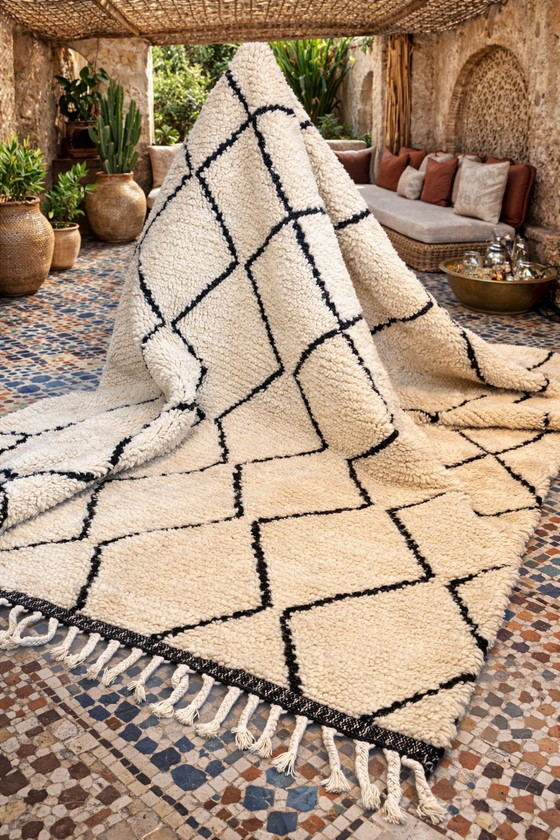 Image 1 of Authentiek Handgemaakt Berber Tapijt uit het Atlasgebergte – Zachte Wol & Tijdloos Marokkaans Design (298 × 195 cm)