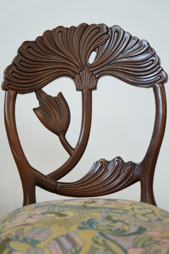 Image 1 of Set van 6 handgesneden Art Nouveau Revival eetkamerstoelen met bloemenzittingen