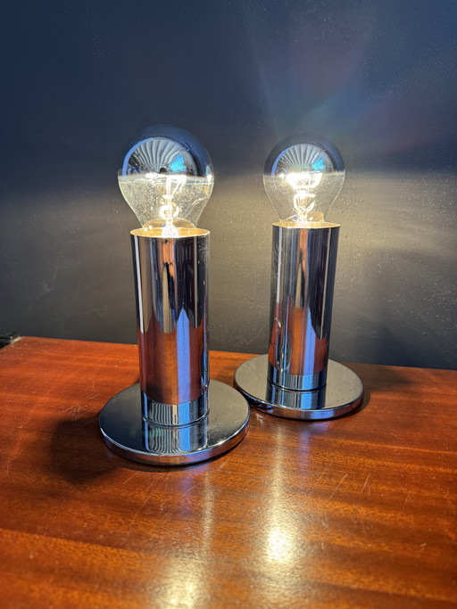 Chromen buislampen in Space Age-stijl