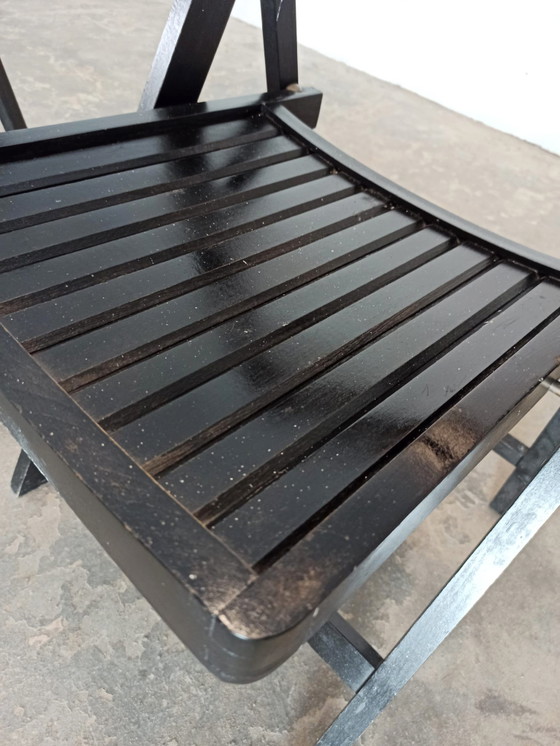 Image 1 of 2 vintage zwarte houten klapstoelen
