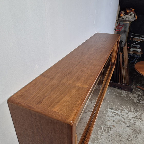 Image 1 of Buffet suspendu vintage danois Dyrlund des années 1960, meuble vitrine mural