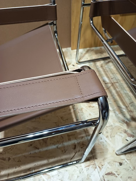 Image 1 of Poltrone Knoll Wassily B3 2 nuove/usate in pelle color noce di Marcel Breuer € 4.400