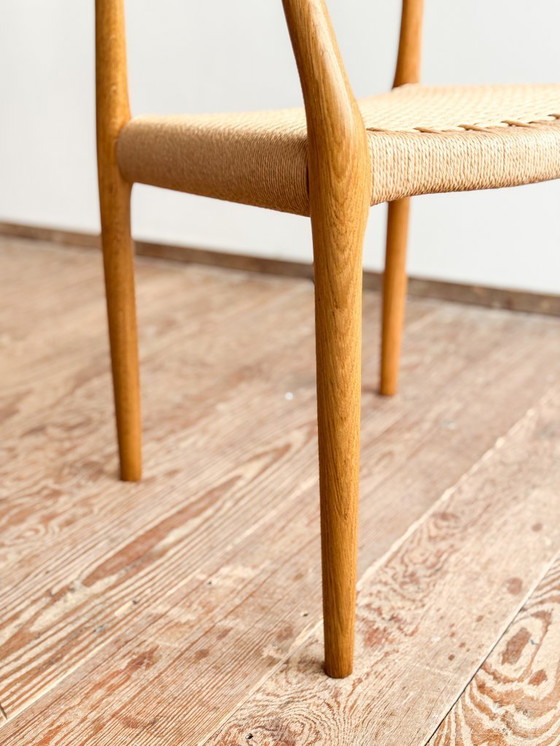 Image 1 of Esszimmerstuhl mit Armlehnen aus Eichenholz, Modell 62 für J.L. Moller