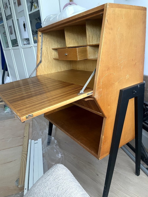 Mobiletto vintage di metà secolo con cassetto estraibile