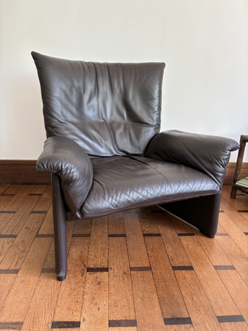 Cassina Palmaria Sessel aus schwarzem Leder mit passendem Hocker/Fußhocker (Vico Magistretti)