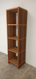 Librería de listones de madera